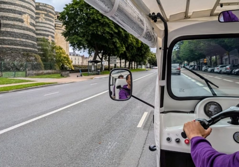 Avec leurs tuk-tuks, ils font découvrir Angers autrement